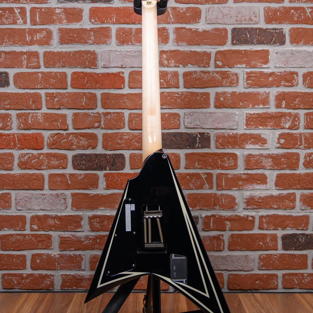 
                      
                        ESP Signature Series Alexi Laiho Sawtooth Black w/ Glow-In-The-Dark Pinstripes 2024 w/OHSC
                      
                    