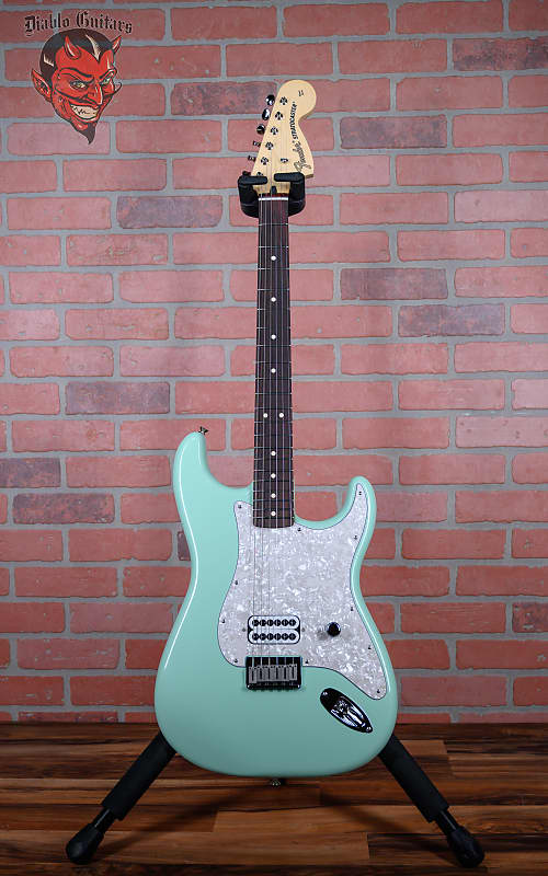 
                      
                        Fender Tom Delonge Stratocaster Surf Green 2023 w/Original Gigbag
                      
                    