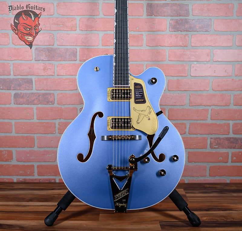 
                      
                        Gretsch Professional Collection Falcon Hollow Body Cerulean Smoke 2024 w/OHSC
                      
                    