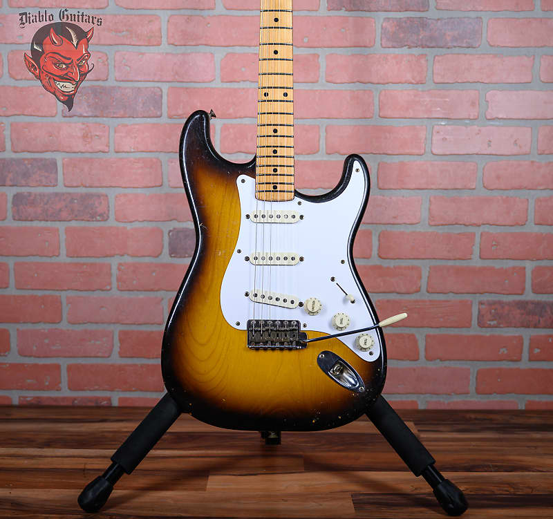 Fender Pre-CBS Stratocaster 2-Color Sunburst 1957 w/OHSC