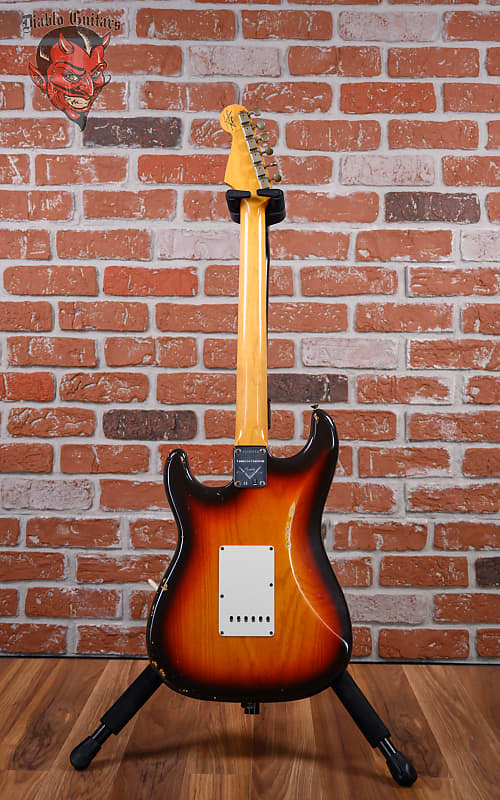 
                      
                        Fender Custom Shop Limited Edition 1964 Stratocaster Relic 3-Color Chocolate Sunburst 2009 w/OHSC
                      
                    