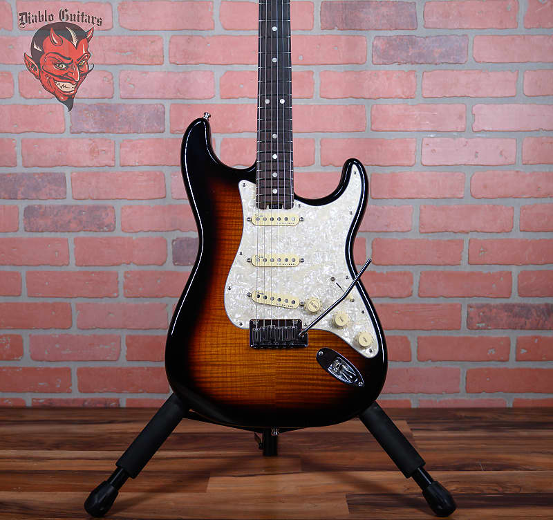 
                      
                        Fender Limited Edition American Elite Stratocaster 2-Tone Sunburst 2016 w/OHSC
                      
                    