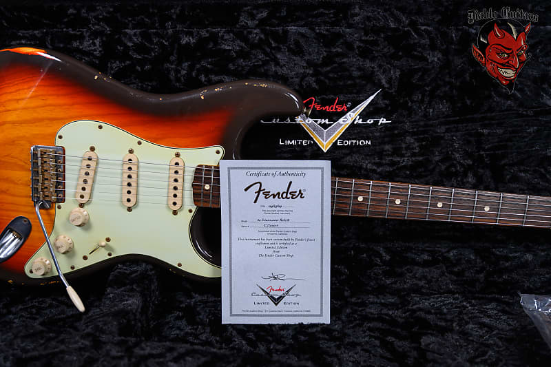 
                      
                        Fender Custom Shop Limited Edition 1964 Stratocaster Relic 3-Color Chocolate Sunburst 2009 w/OHSC
                      
                    