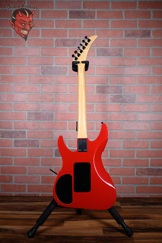 
                      
                        Peavey Vandenberg Sunfire Red 1988 w/Gigbag
                      
                    