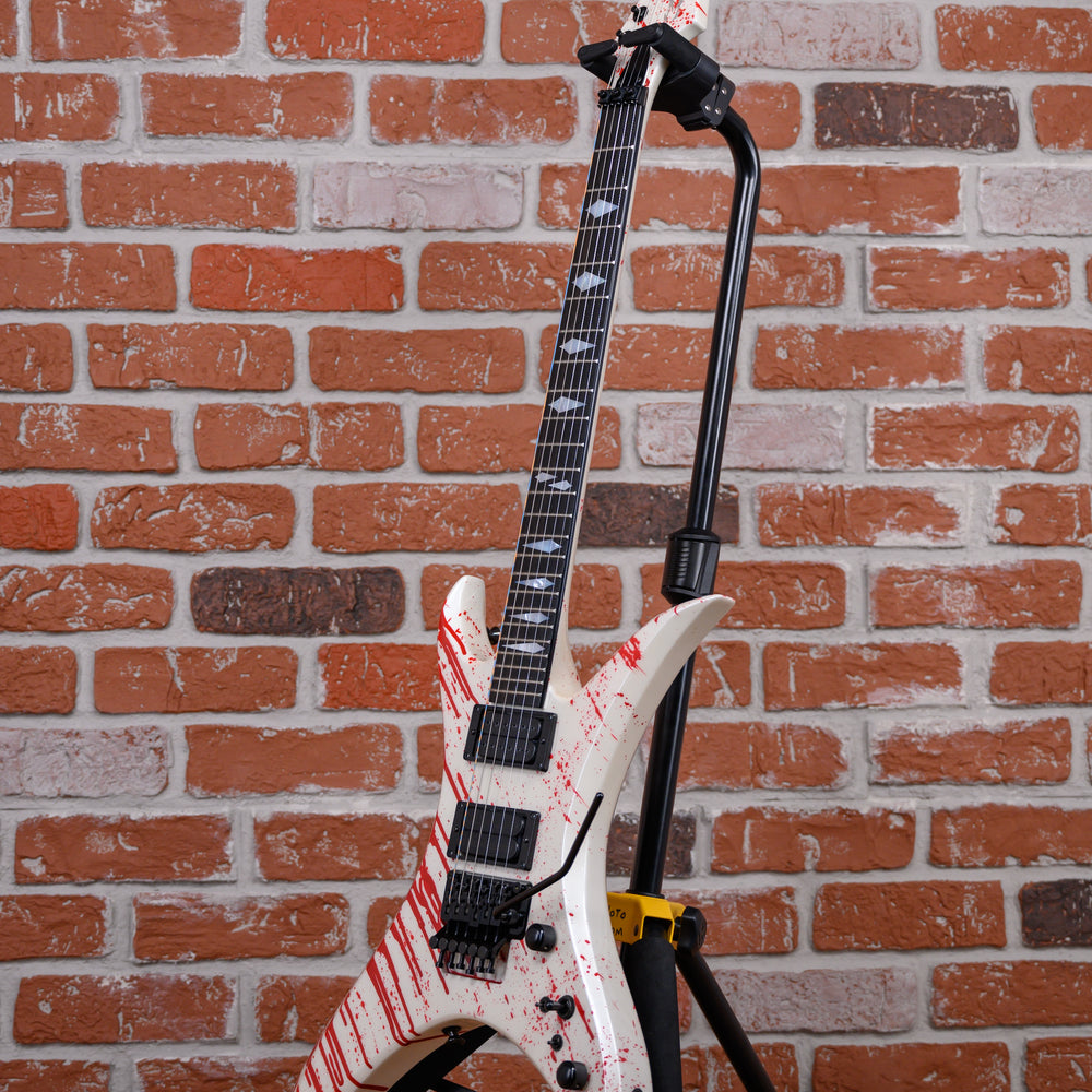 
                      
                        Neal Moser USA Custom Shop Raven Built For NAMM Pearl White Blood Splatter 2025 W/OHSC
                      
                    