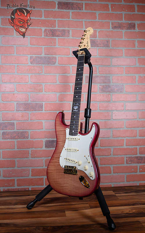 
                      
                        Fender Custom Shop 60th Anniversary Presidential Stratocaster AAA Flame Maple Top Wine Red Stain 2006 w/OHSC
                      
                    