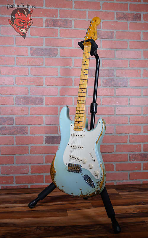 
                      
                        Fender Custom Shop West L.A. 40th Anniversary Stratocaster Aged Sonic Blue Heavy Relic 2008 w/OHSC
                      
                    