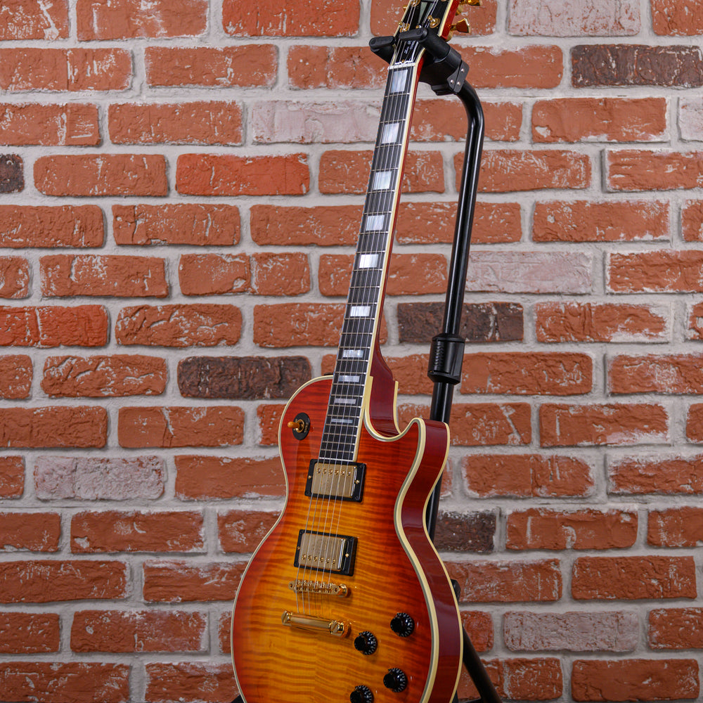 
                      
                        Gibson Custom Art & Historic Les Paul Custom 24 Fret AAA Flame Maple Top Heritage Cherry Sunburst 2003 w/OHSC
                      
                    