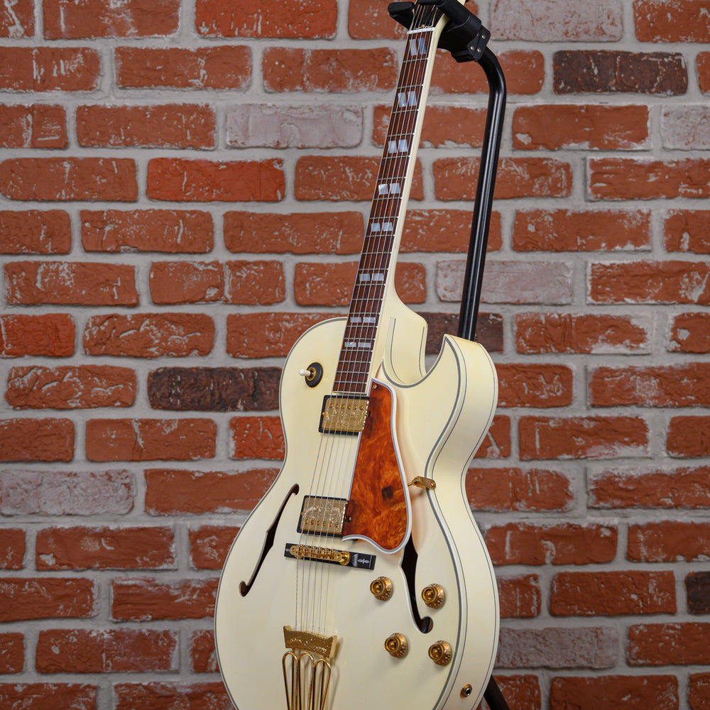 
                      
                        Gibson Custom art & Historic 10th Anniversary L4 CES White Diamond Sparkle 2003 w/OHSC
                      
                    