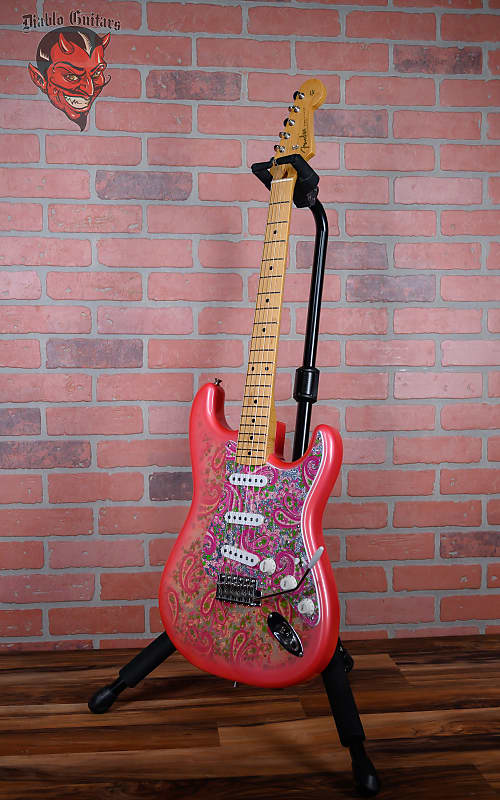 
                      
                        Fender MIJ Classic Series Stratocaster Pink Paisley 2003 w/Hardshell Case
                      
                    