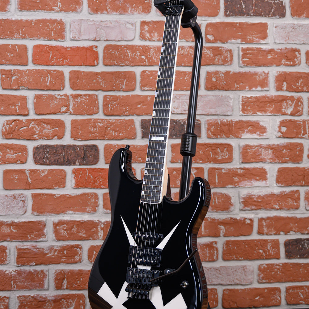 
                      
                        ESP Custom Shop Chris Degarmo "Cross Daggers" ST Black With White Cross Daggers Graphic 2025 w/OHSC
                      
                    