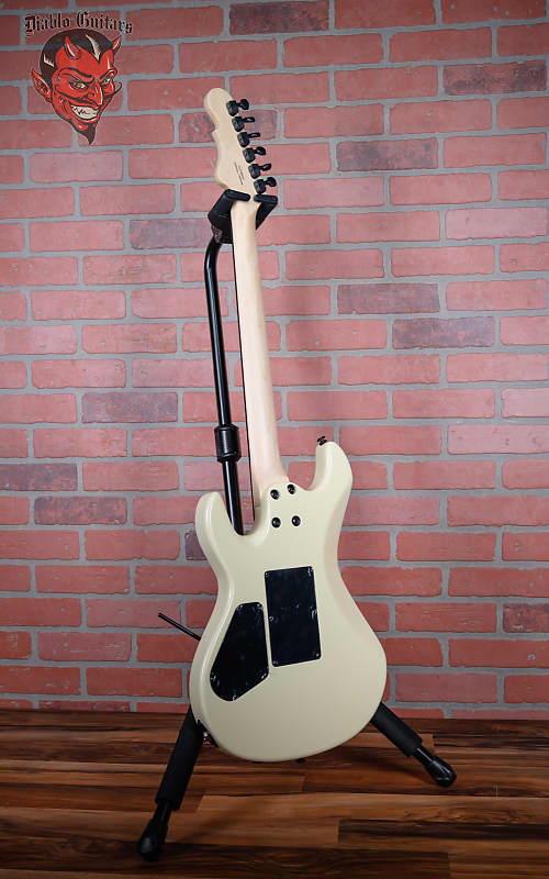 
                      
                        G&L USA Fullerton Deluxe Rampage 24 Vintage White 2024 w/Original Gigbag
                      
                    