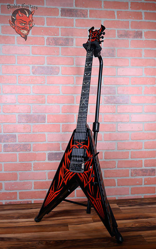 
                      
                        B.C. Rich USA Custom Shop KKV Kerry King 25th Anniversary V #4 of 25  Black with Red Tribal Graphics 2011 w/OHSC
                      
                    