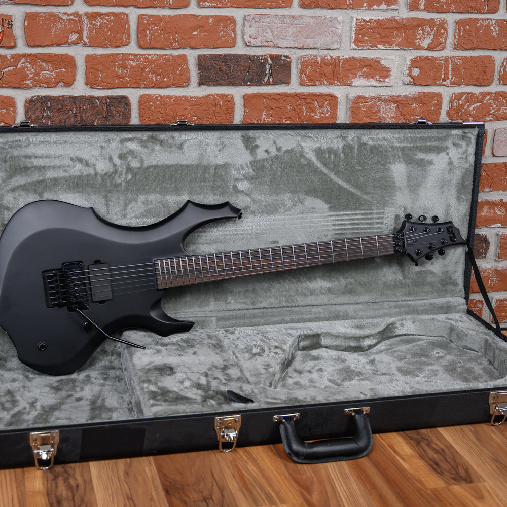 ESP LTD F Black Metal Black Satin w/Free ESP Form Fit hardshell Case (B-Stock)