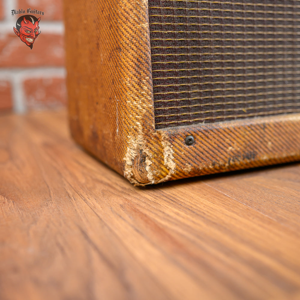 
                      
                        Fender Champ 5F1 Narrow Panel 5-Watt 1x8" Guitar Combo 1963/1964 - Tweed
                      
                    