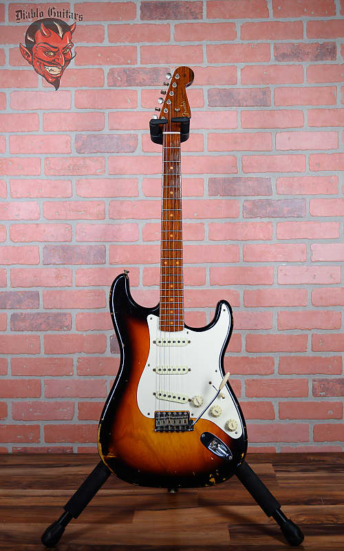 
                      
                        Fender Custom Shop Limited Edition Namm D-Mag Stratocaster 3-Color Sunburst Relic 2017 w/OHSC
                      
                    