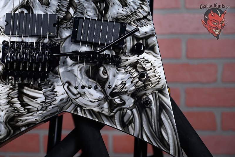 
                      
                        Jackson USA Custom Shop Custom Rhoads Double Neck 6&7 String Master Built by Pablo Santana Mike Learn Skulls Graphic 2012 w/OHSC
                      
                    