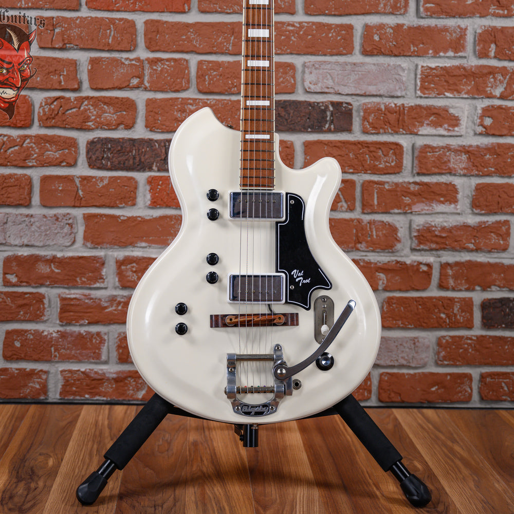 
                      
                        Supro Res-O-Glass Martinique Deluxe Ermine White 1962 w/OHSC
                      
                    