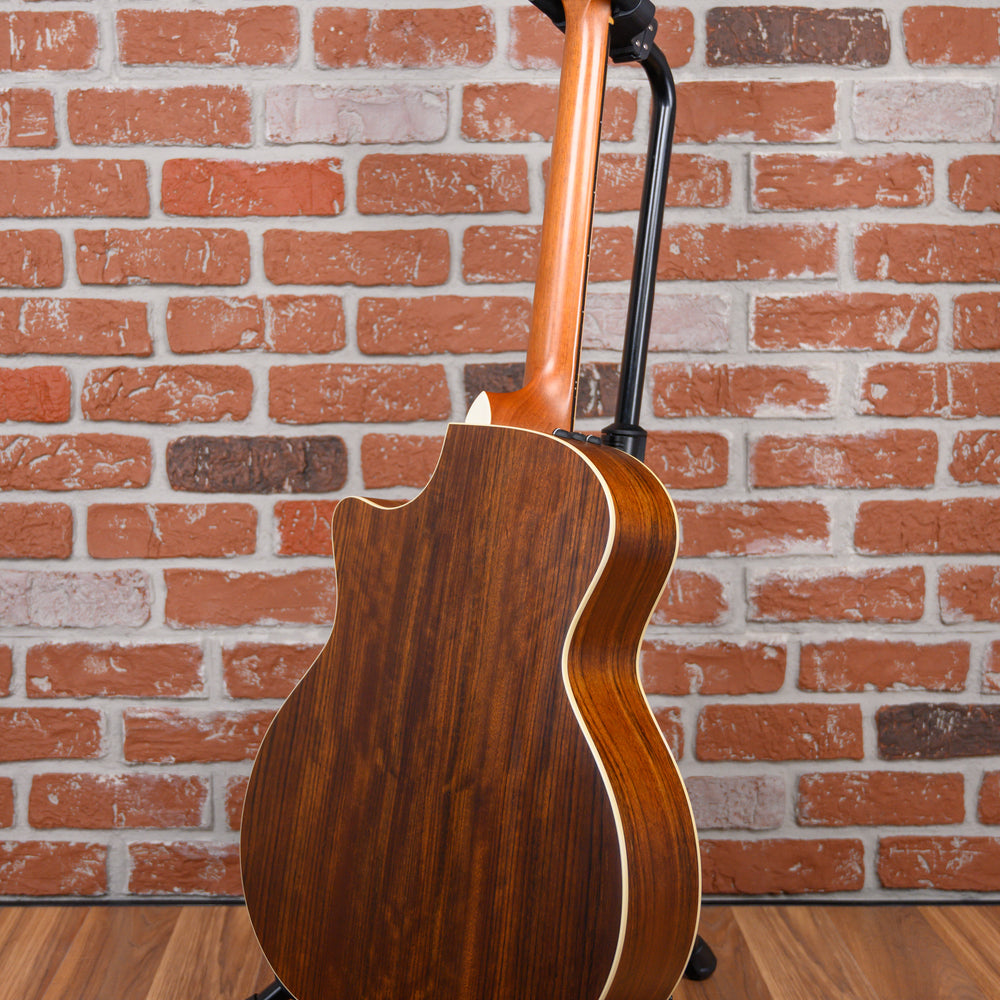 
                      
                        Taylor 414ce Satin w/ Gloss Top 2005 w/OHSC
                      
                    
