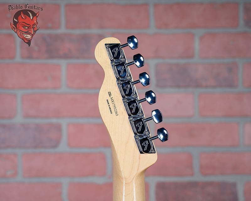 
                      
                        Fender Classic Series '72 Telecaster Custom with Maple Fretboard 3-Color Sunburst 2018 w/Hardshell Case
                      
                    