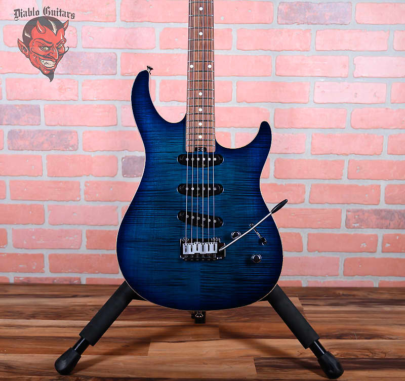 Peavey USA Limited VT AAAA Flame Maple Top Transparent Blue 2001 w/Hardshell Case