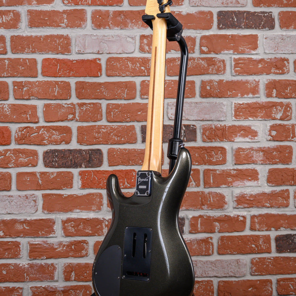 
                      
                        Ibanez JS1000-BP Joe Satriani Signature Black Pearl 2003 w/OHSC
                      
                    