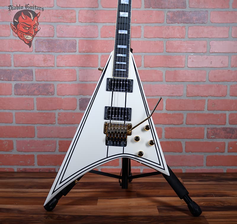 
                      
                        Jackson USA Custom Shop RR1.5 Rhoads White with Black Pin Stripes 2024 w/OHSC
                      
                    