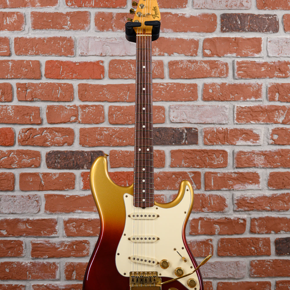 
                      
                        Fender ”The Strat” Stratoburst 1982 w/OHSC
                      
                    