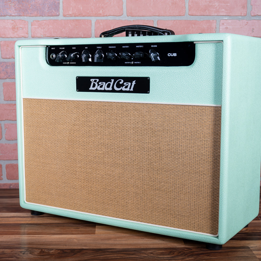 
                      
                        Bad Cat Custom Cub Handwired Series 30-Watt 1x12" Combo 2024 - Clean Wave
                      
                    