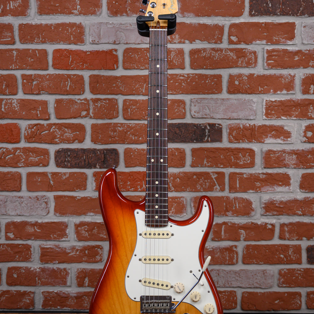 
                      
                        Fender American Standard Stratocaster Sienna Sunburst 2016 w/OHSC
                      
                    