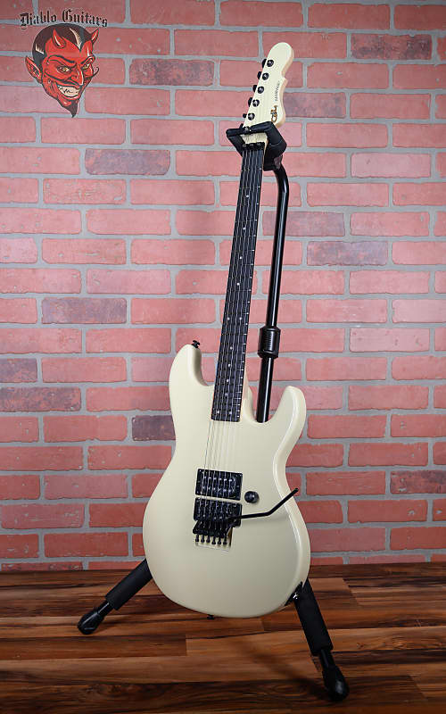 
                      
                        G&L USA Fullerton Deluxe Rampage 24 Vintage White 2024 w/Original Gigbag
                      
                    