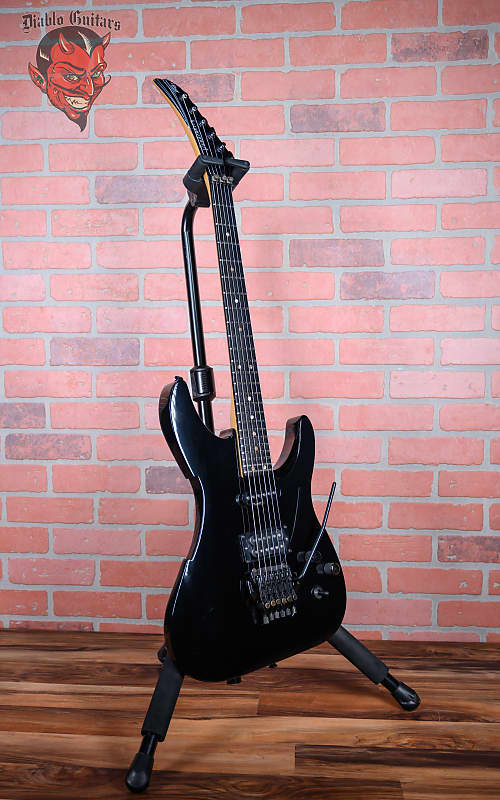 
                      
                        Peavey Vandenberg Black 1988 w/Gigbag
                      
                    