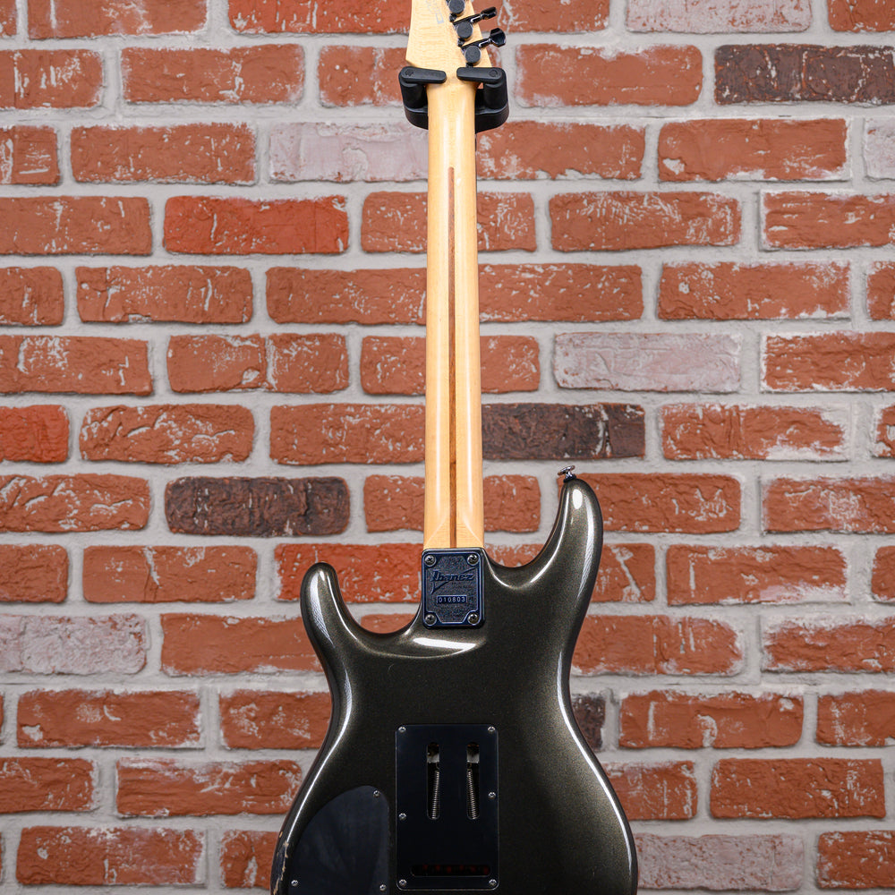 
                      
                        Ibanez JS1000-BP Joe Satriani Signature Black Pearl 2003 w/OHSC
                      
                    