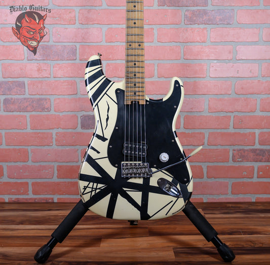 EVH Striped Series ‘78 Eruption White with Black Stripes Relic 2021 w/Hardshell Case