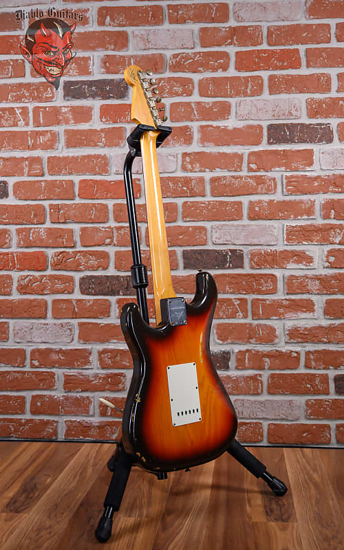 
                      
                        Fender Custom Shop Limited Edition 1964 Stratocaster Relic 3-Color Chocolate Sunburst 2009 w/OHSC
                      
                    