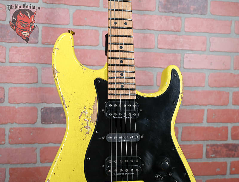 
                      
                        Charvel USA Custom Shop San Dimas HSH CT Relic Aged Nitro Graffiti Yellow Relic 2024 w/OHSC
                      
                    