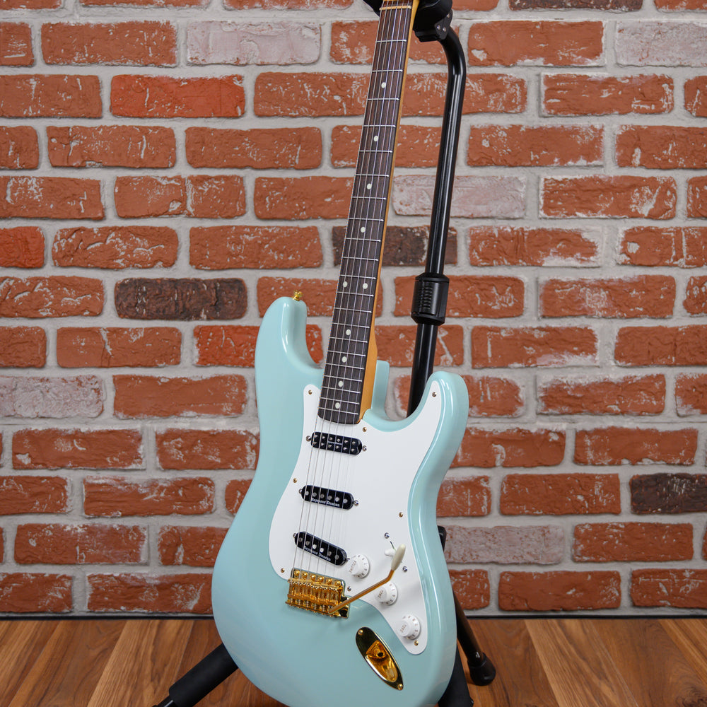 
                      
                        Fender/Allparts Partscaster/Stratocaster Daphne Blue 2023 w/Hard Shell Case
                      
                    