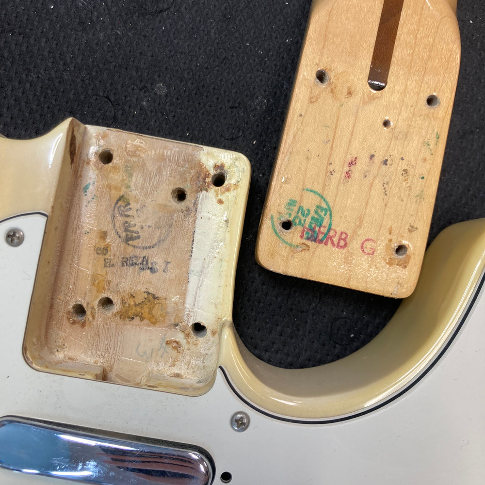 
                      
                        Fender Telecaster Blonde 1976 w/Hard Shell Case
                      
                    