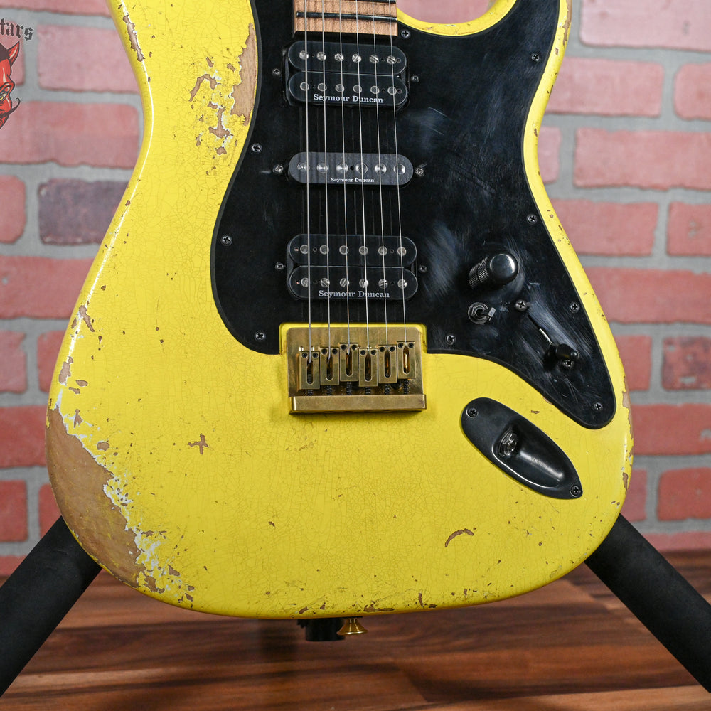 
                      
                        Charvel USA Custom Shop San Dimas HSH CT Relic Aged Nitro Graffiti Yellow Relic 2024 w/OHSC
                      
                    