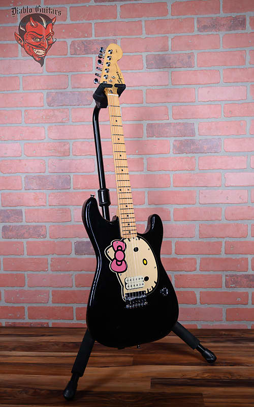 
                      
                        Squire Hello Kitty Stratocaster Black 2006 w/Gigbag
                      
                    