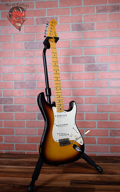 
                      
                        Fender Pre-CBS Stratocaster 3-Tone Sunburst 1957 w/OHSC (Refin/Refret)
                      
                    