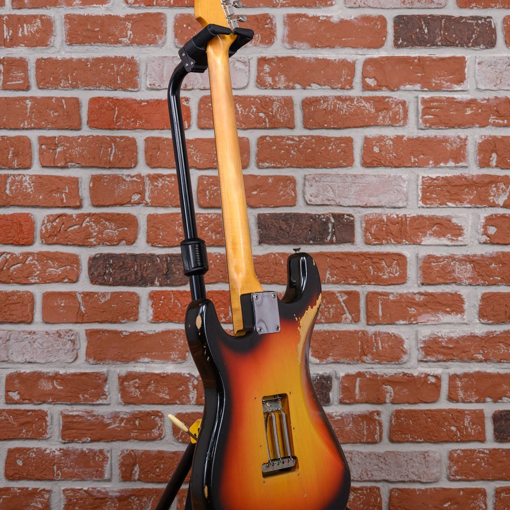 
                      
                        Fender Stratocaster 3-Tone Sunburst 1965 w/OHSC
                      
                    
