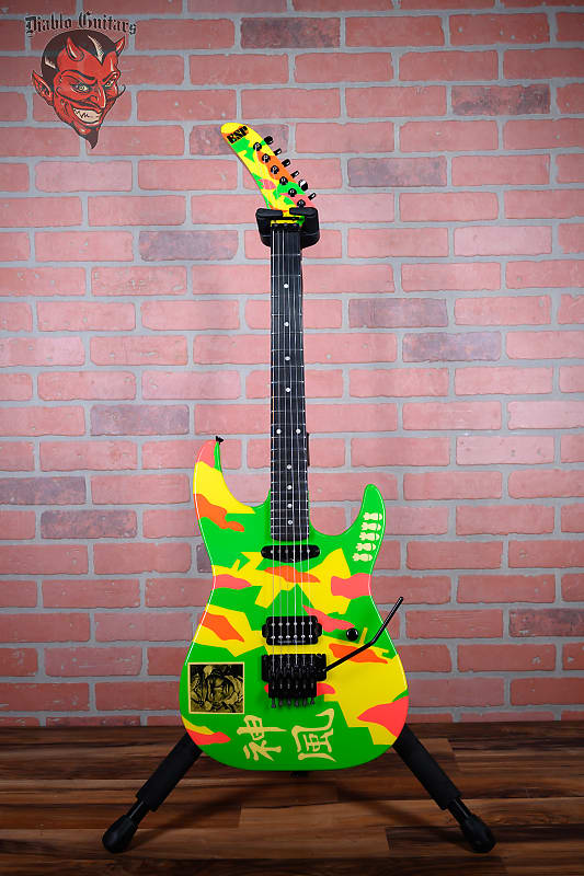 
                      
                        ESP Kamikaze IV George Lynch Signature Neon Green with Kamikaze Graphic 1989 w/Hardshell Case
                      
                    