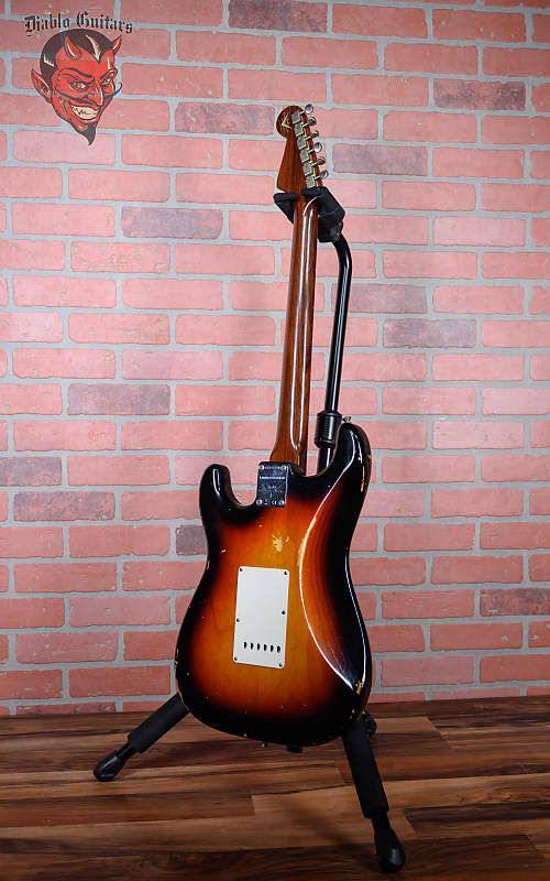 
                      
                        Fender Custom Shop Limited Edition Namm D-Mag Stratocaster 3-Color Sunburst Relic 2017 w/OHSC
                      
                    