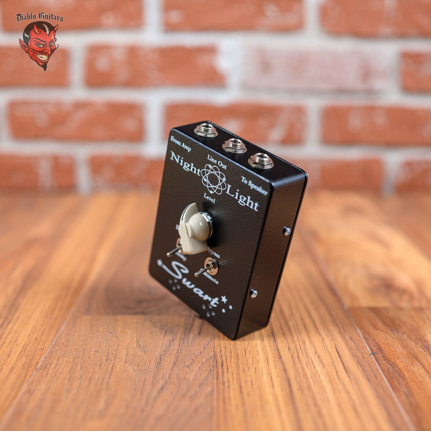 Swart Night Light 22-Watt Attenuator and Stereo Drive - Black