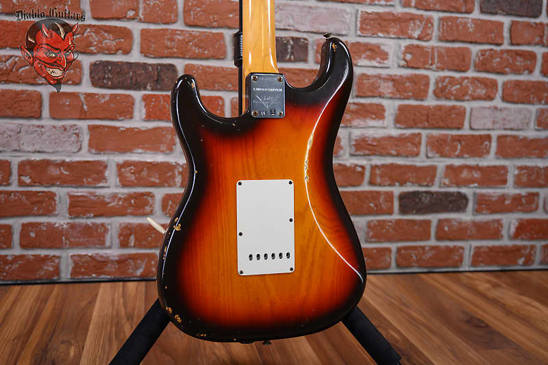 
                      
                        Fender Custom Shop Limited Edition 1964 Stratocaster Relic 3-Color Chocolate Sunburst 2009 w/OHSC
                      
                    
