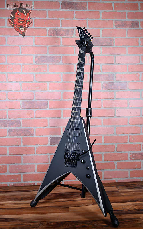 
                      
                        Jackson USA Custom Shop King V Satin Black with Silver Bevels 2009 w/OHSC
                      
                    