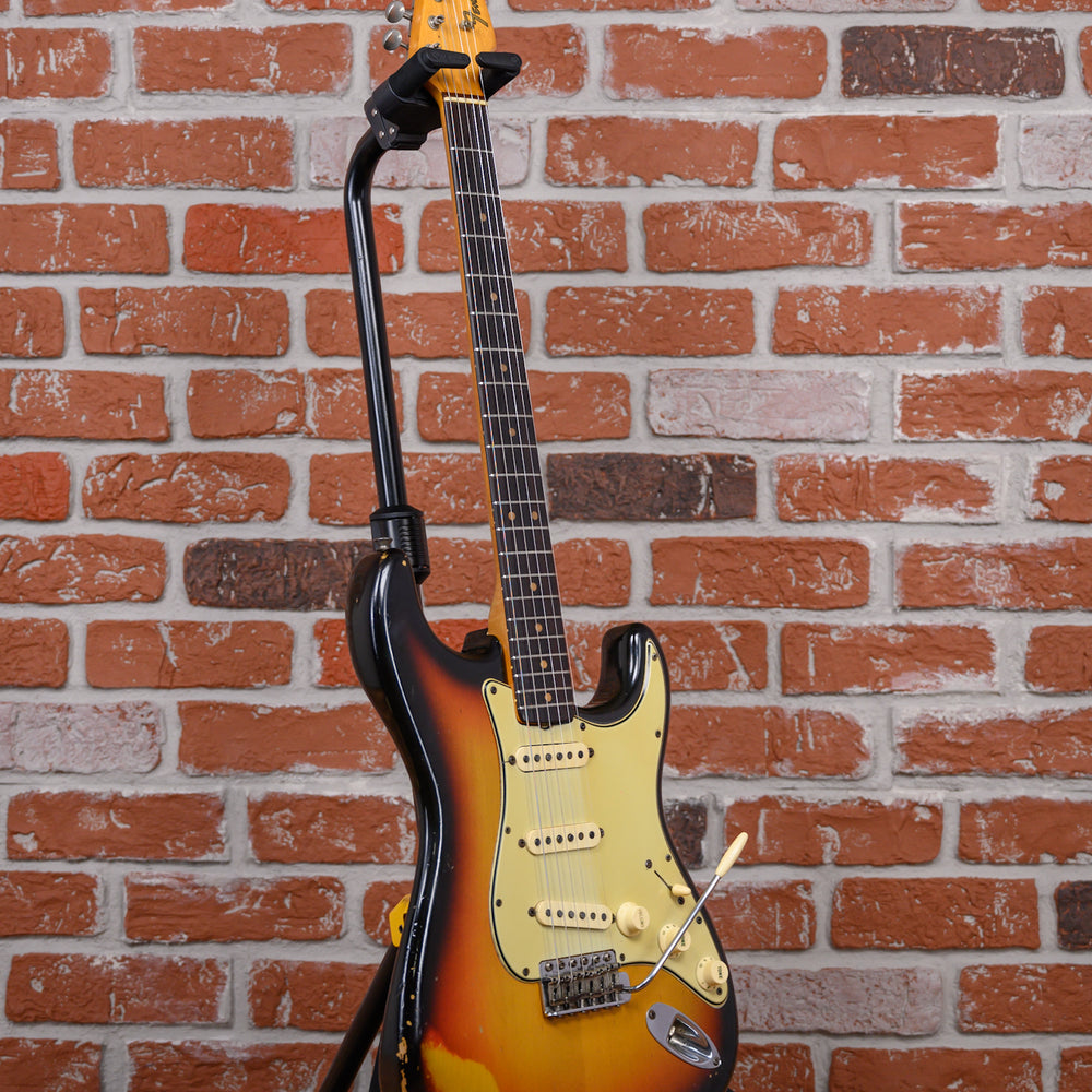
                      
                        Fender Stratocaster 3-Tone Sunburst 1965 w/OHSC
                      
                    