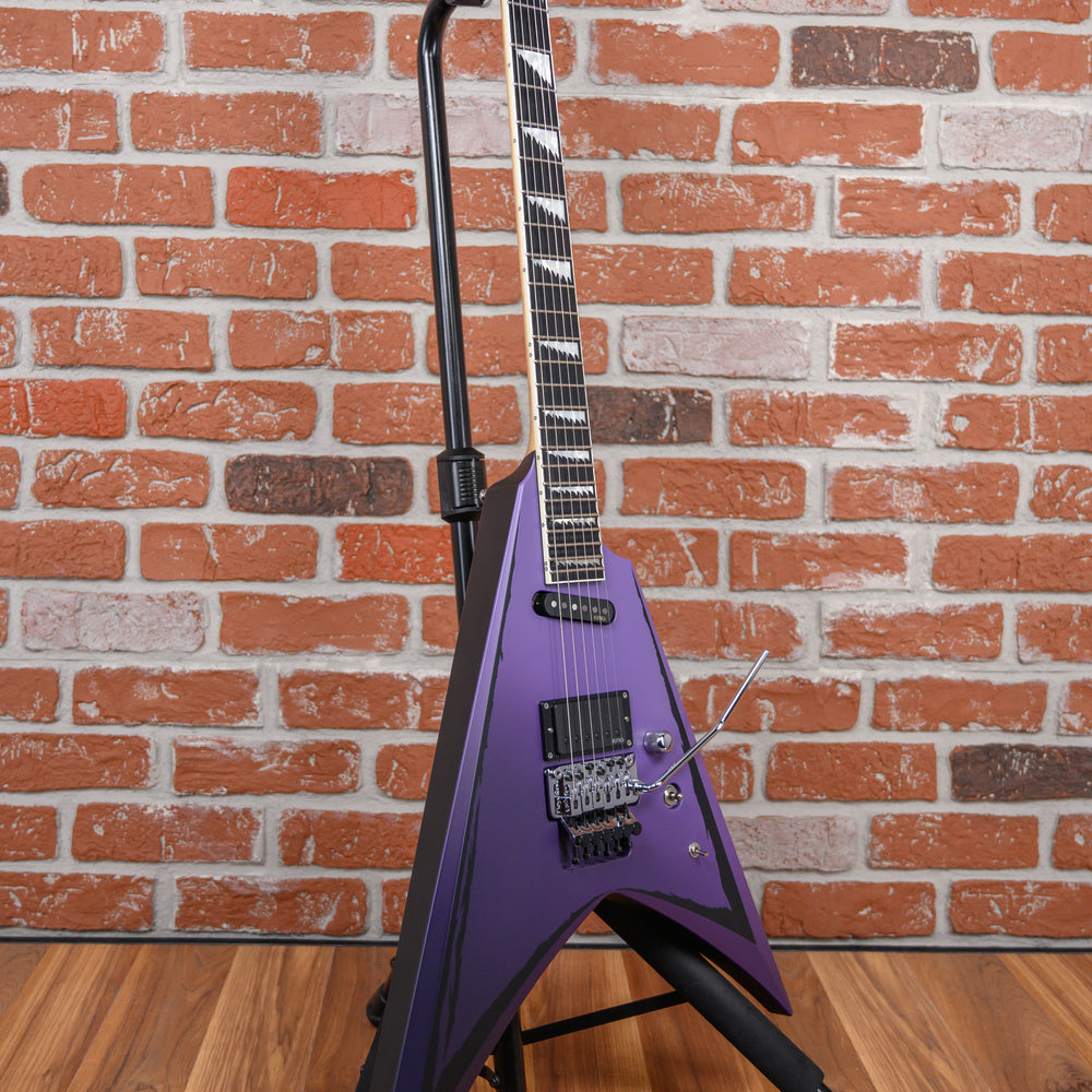 
                      
                        ESP Custom Shop Alexi Laiho Signature Purple Fade Satin w/ Ripped Pinstripes 2022 w/OHSC
                      
                    