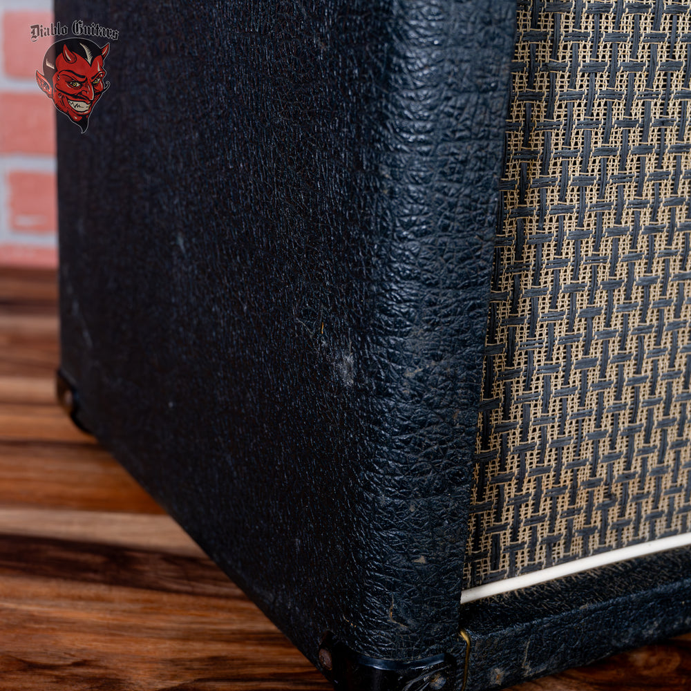 
                      
                        Marshall 1986B 4x12" Cabinet 1976 Black w/ Checkerboard Grill
                      
                    